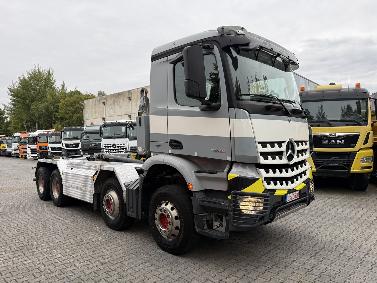 Camion ampliroll Mercedes-Benz Arocs 3245 K 8X4 Haken