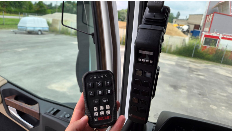 Camion ampliroll Mercedes-Benz Arocs 3253 8X4*4 Fassi F295