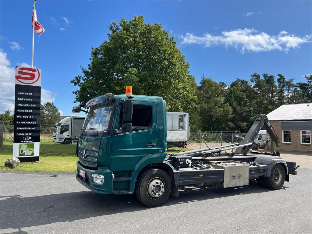 Camion ampliroll Mercedes-Benz Atego 1521