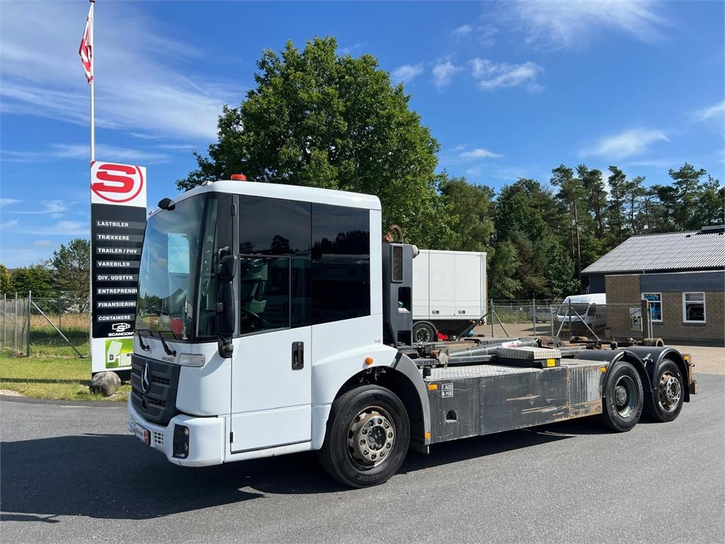 Camion ampliroll Mercedes-Benz Econic 2630 L