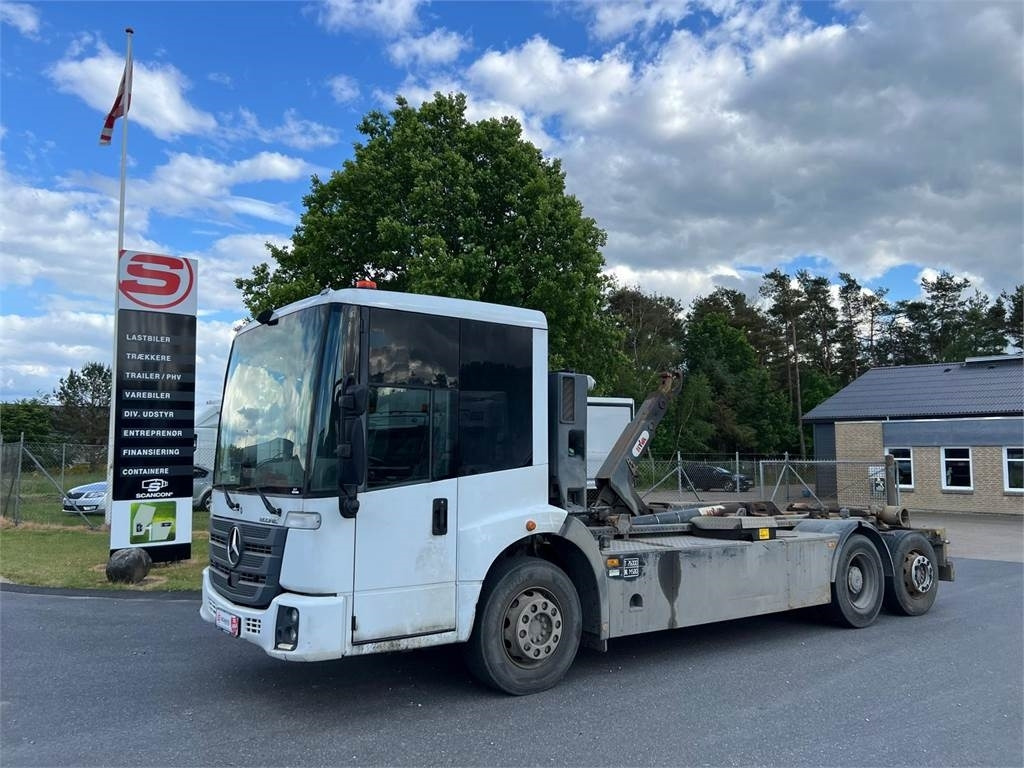 Camion ampliroll Mercedes-Benz Econic 2630 L