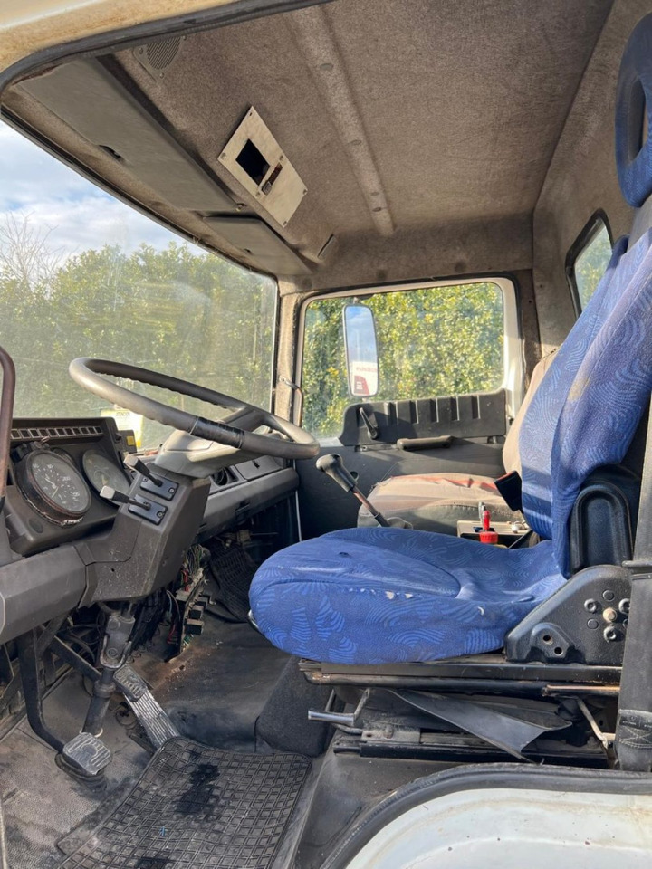 Camion ampliroll NISSAN 130/115 SCARRABILE