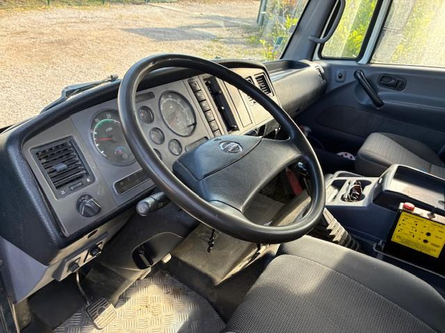 Camion ampliroll Nissan ATLEON 150.25