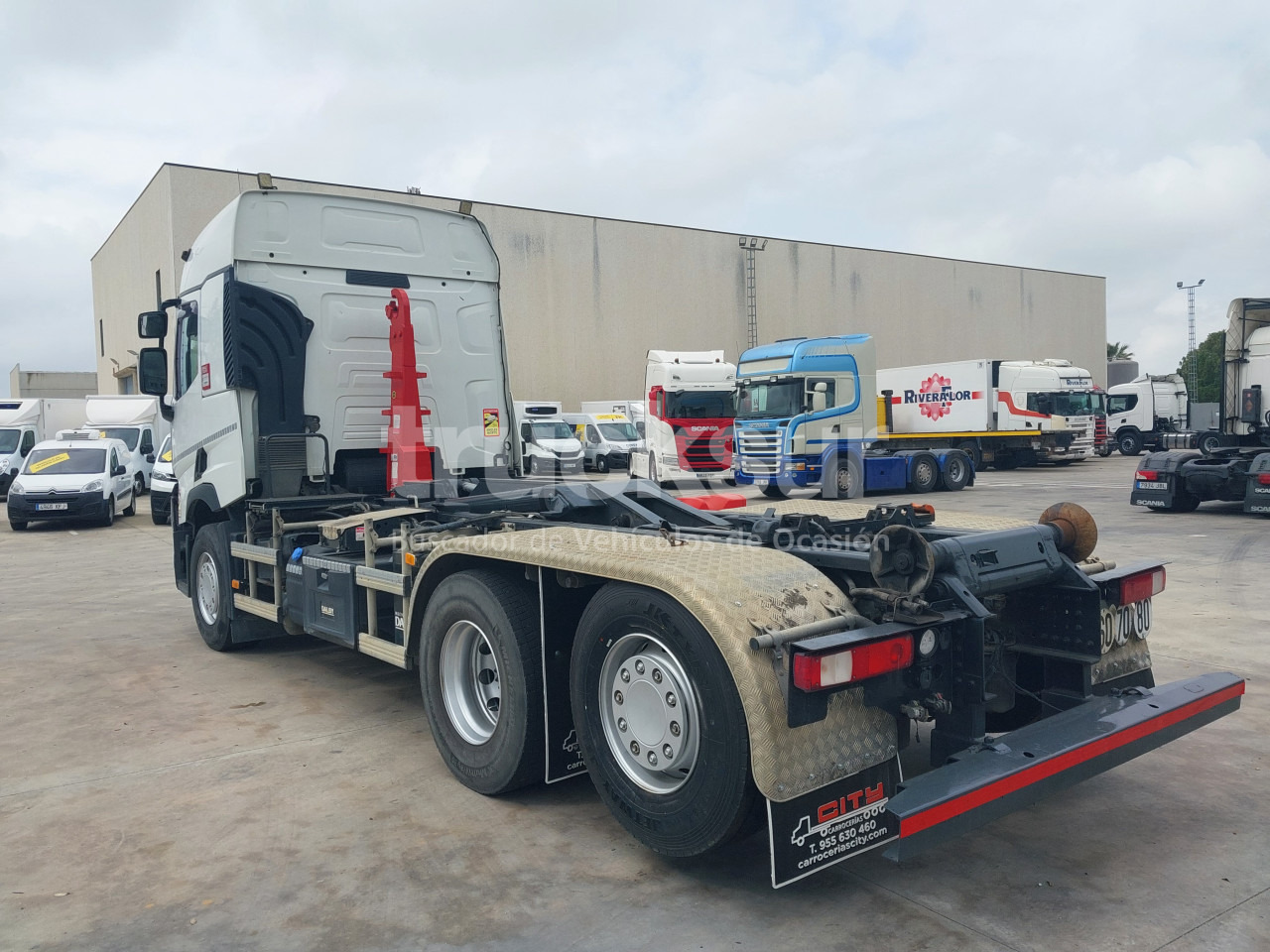 Camion ampliroll RENAULT T480.26