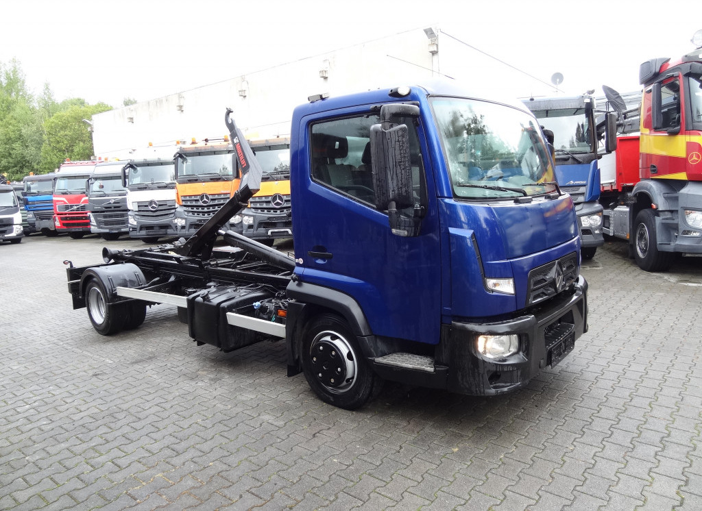 Camion ampliroll Renault D180.75 Haken Multilift