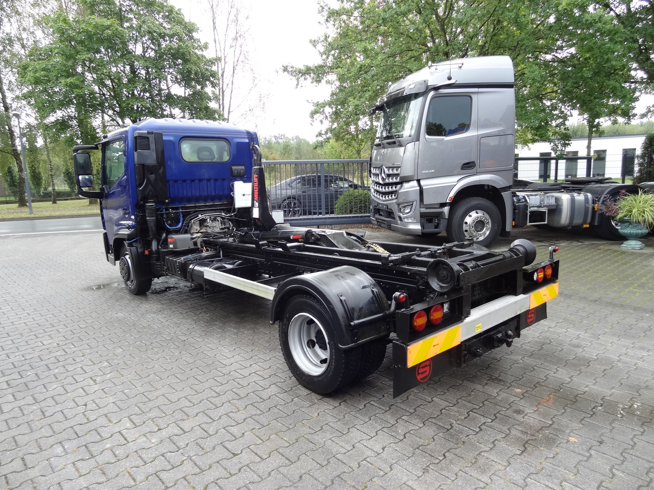 Camion ampliroll Renault D180.75 Haken Multilift