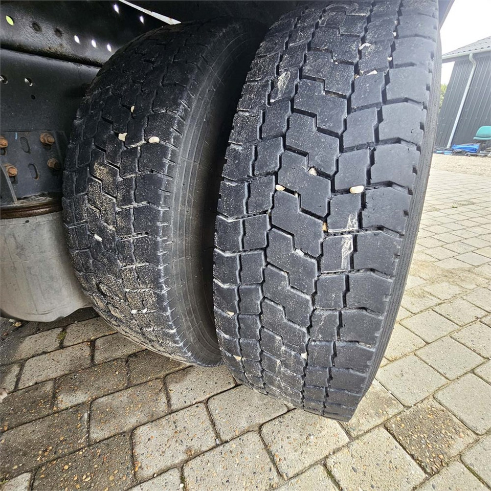Camion ampliroll Renault D 26 Wide