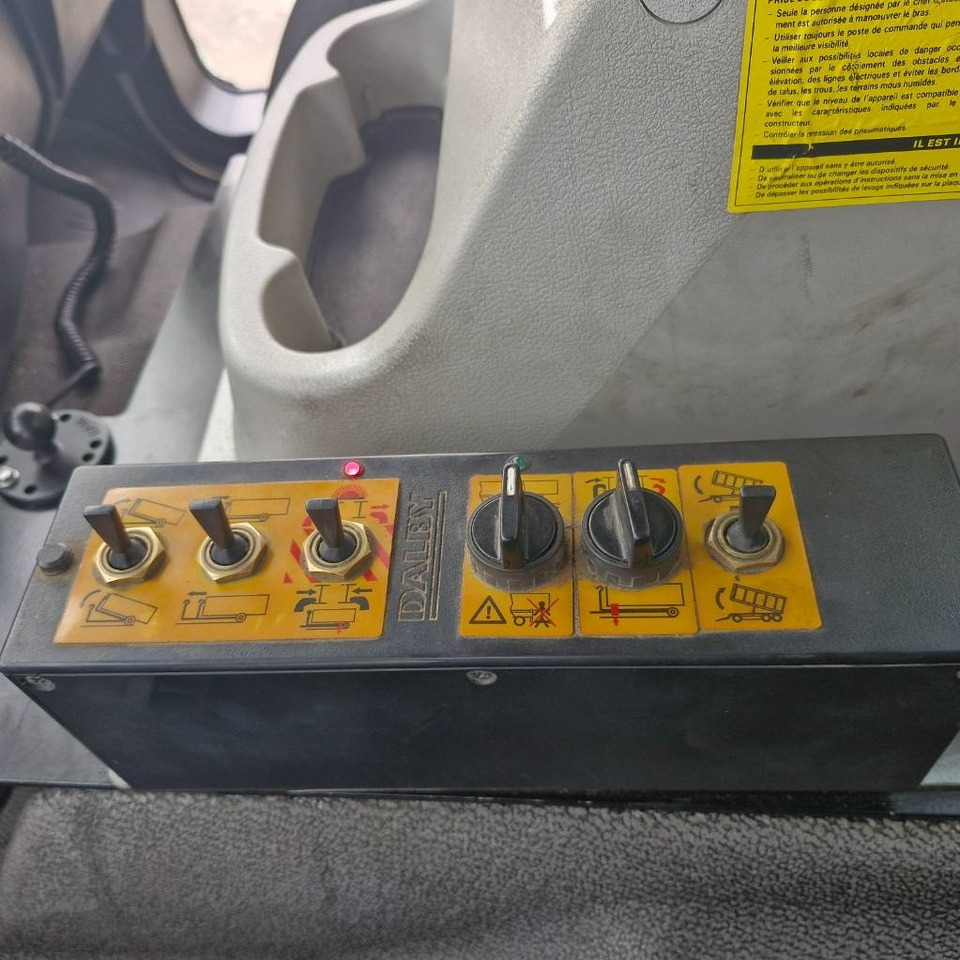 Camion ampliroll Renault D Wide 380