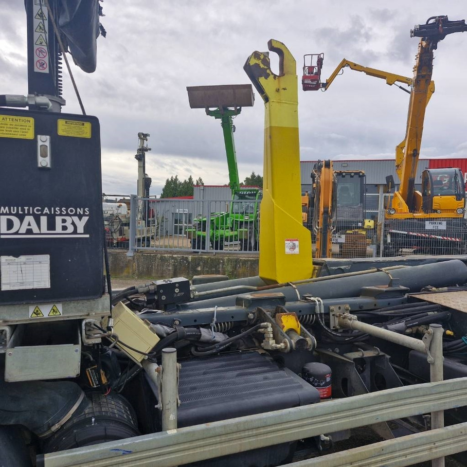 Camion ampliroll Renault D Wide 380