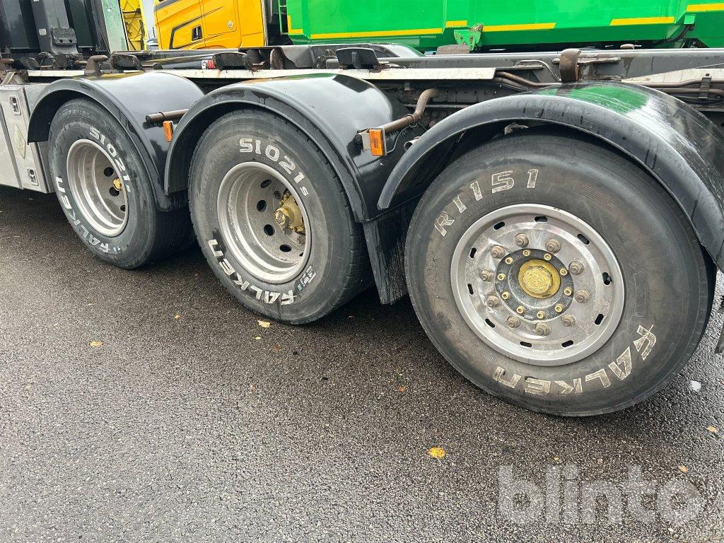 Camion ampliroll SCANIA