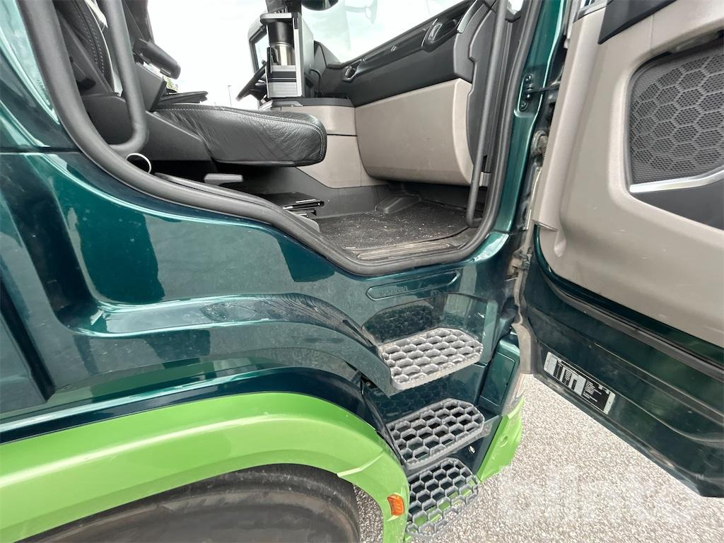 Camion ampliroll SCANIA