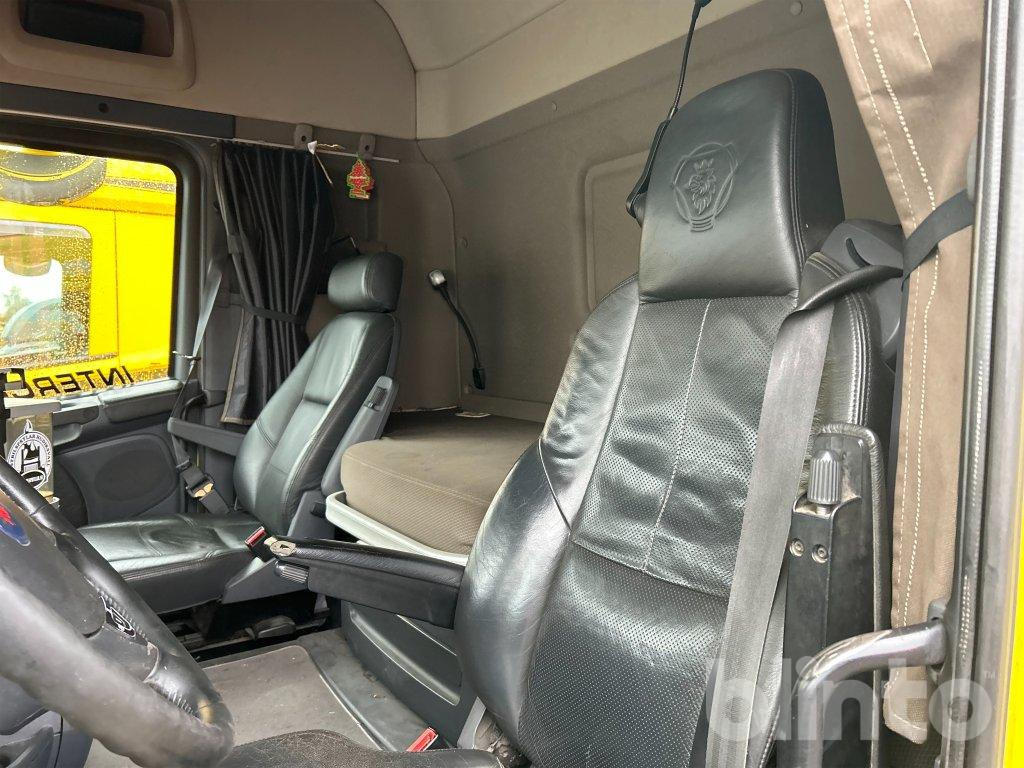 Camion ampliroll SCANIA