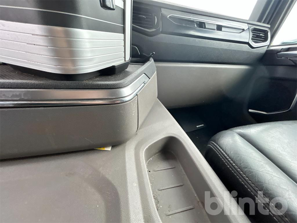 Camion ampliroll SCANIA