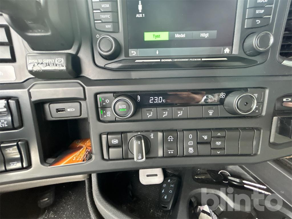 Camion ampliroll SCANIA