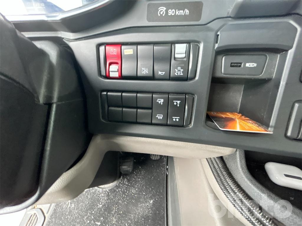 Camion ampliroll SCANIA