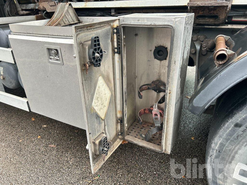 Camion ampliroll SCANIA