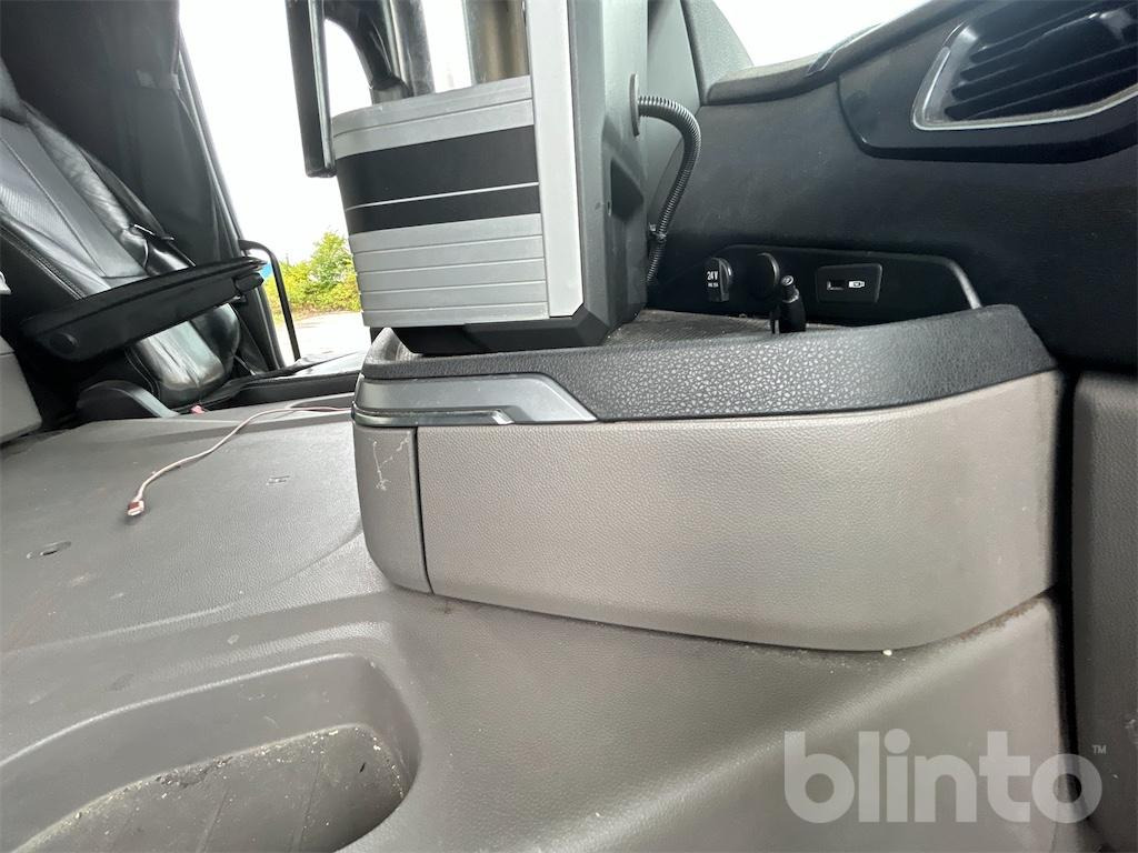 Camion ampliroll SCANIA