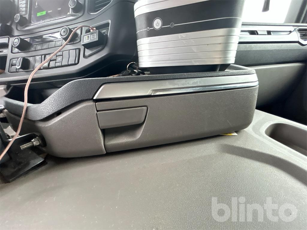 Camion ampliroll SCANIA