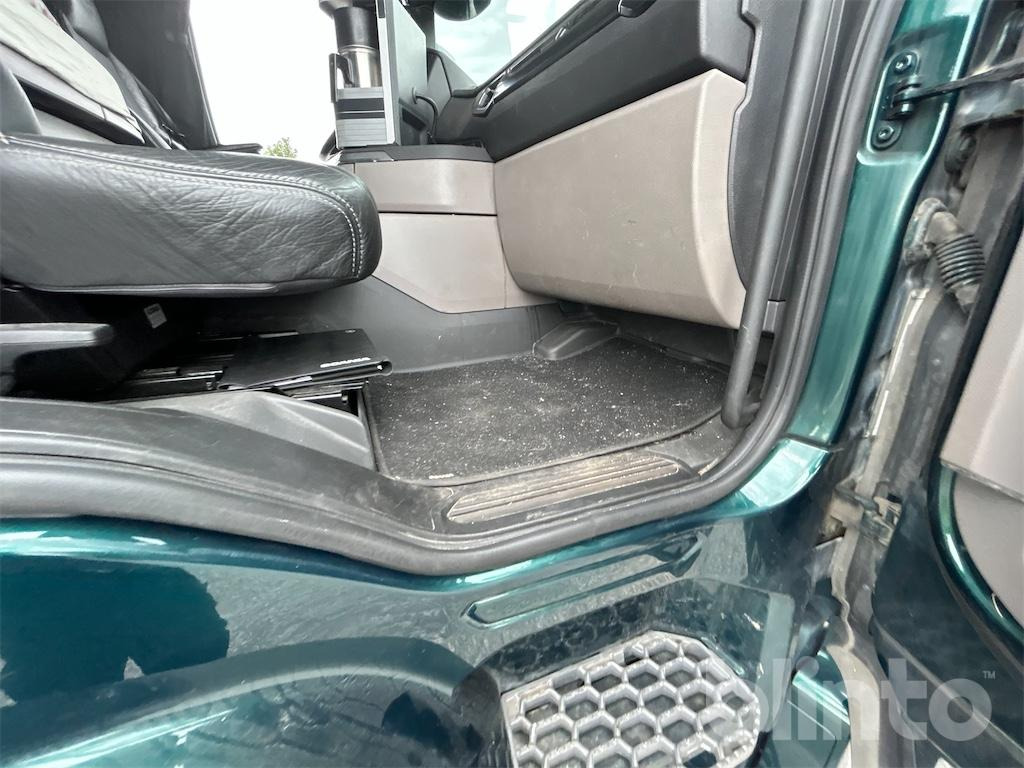 Camion ampliroll SCANIA