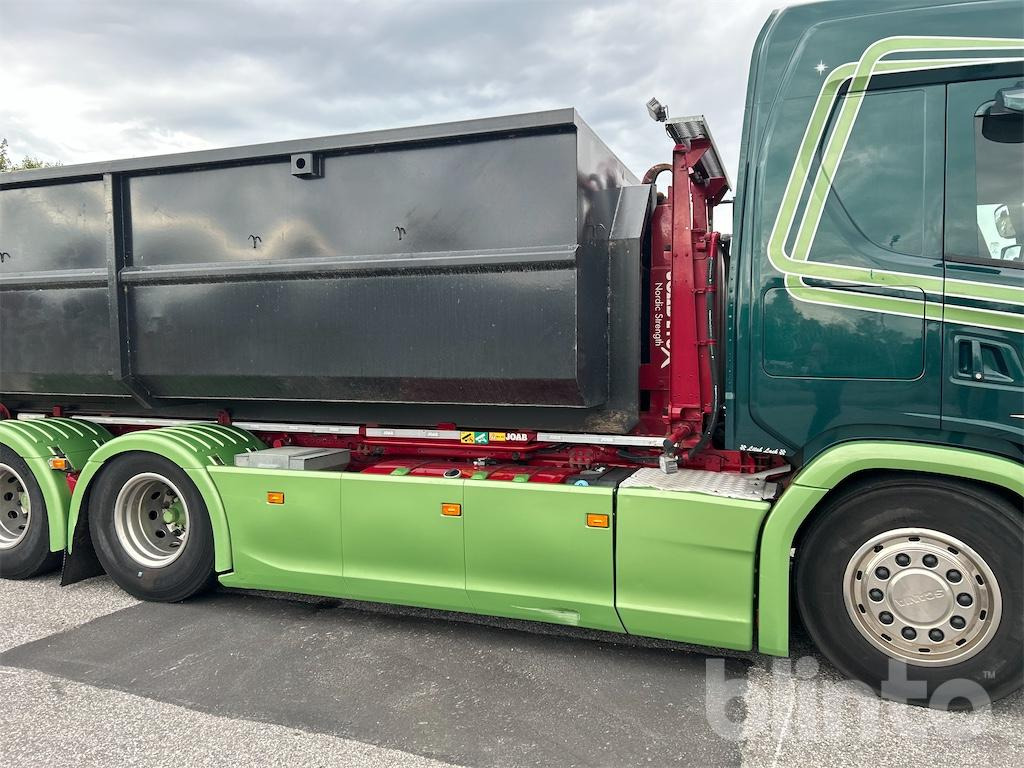 Camion ampliroll SCANIA