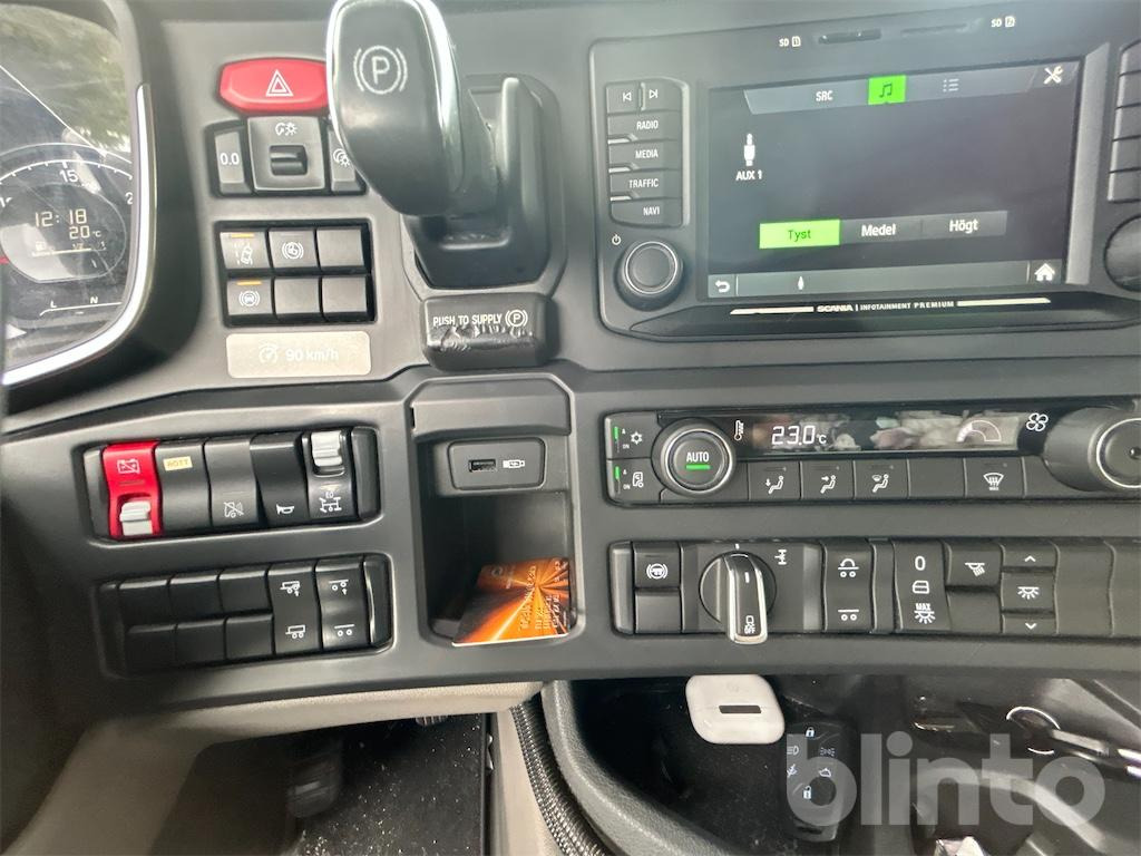 Camion ampliroll SCANIA