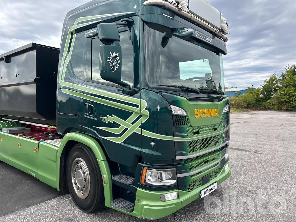 Camion ampliroll SCANIA