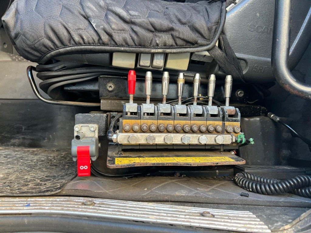 Camion ampliroll SCANIA CV R124 SCARRABILE CON GRU E POLIPO