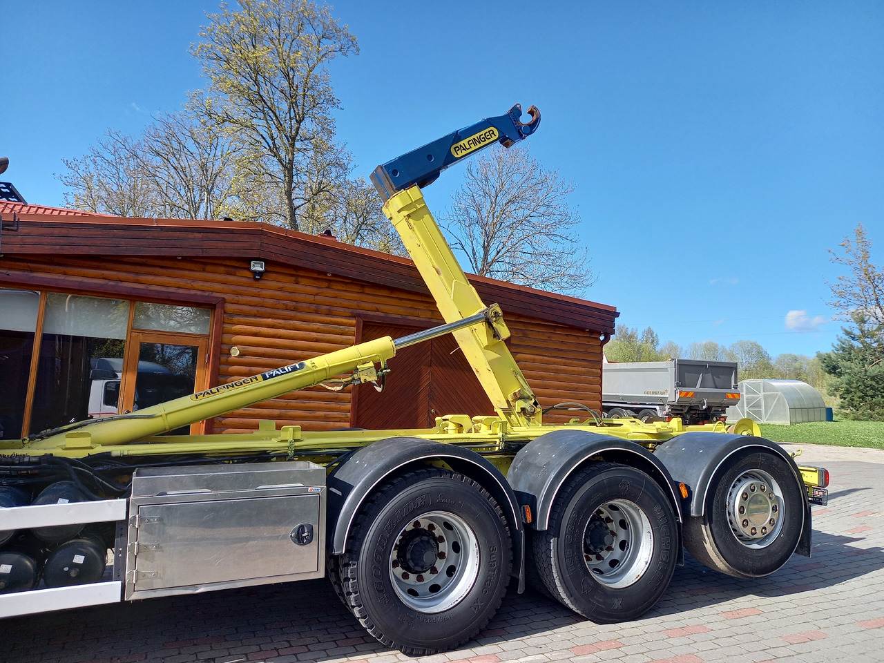 Camion ampliroll SCANIA G440, 8x4, GROSS WEIGHT 36000 KG.