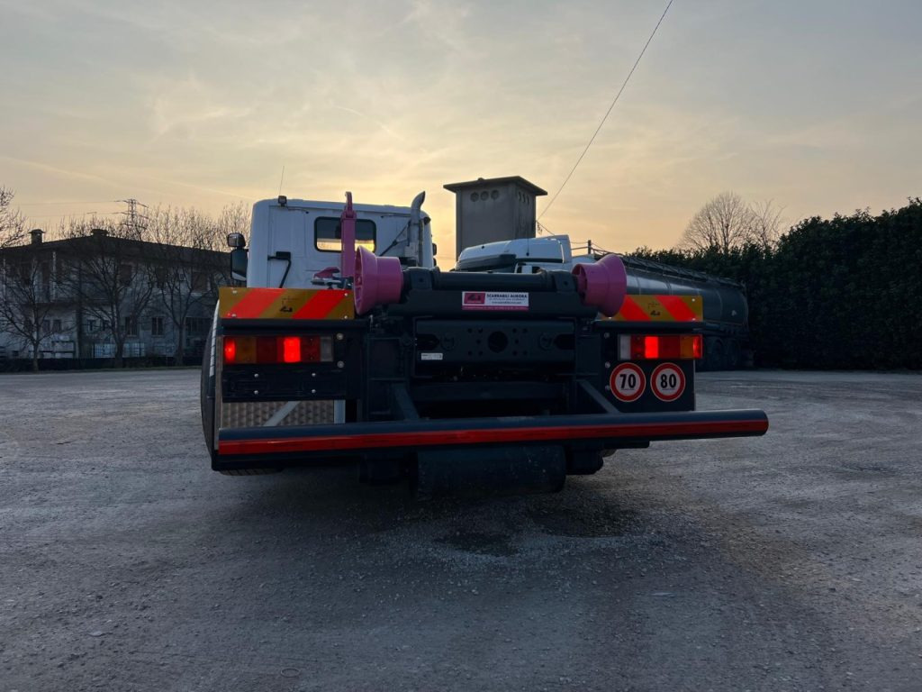 Camion ampliroll SCANIA P410 SCARRABILE CON RIDUTTORE AI MOZZI