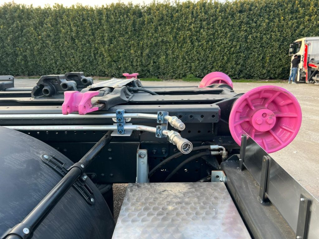 Camion ampliroll SCANIA P410 SCARRABILE CON RIDUTTORE AI MOZZI