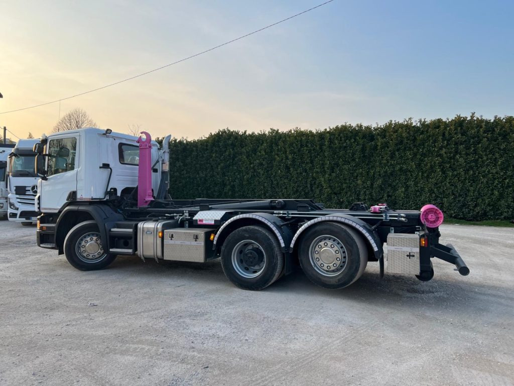 Camion ampliroll SCANIA P410 SCARRABILE CON RIDUTTORE AI MOZZI