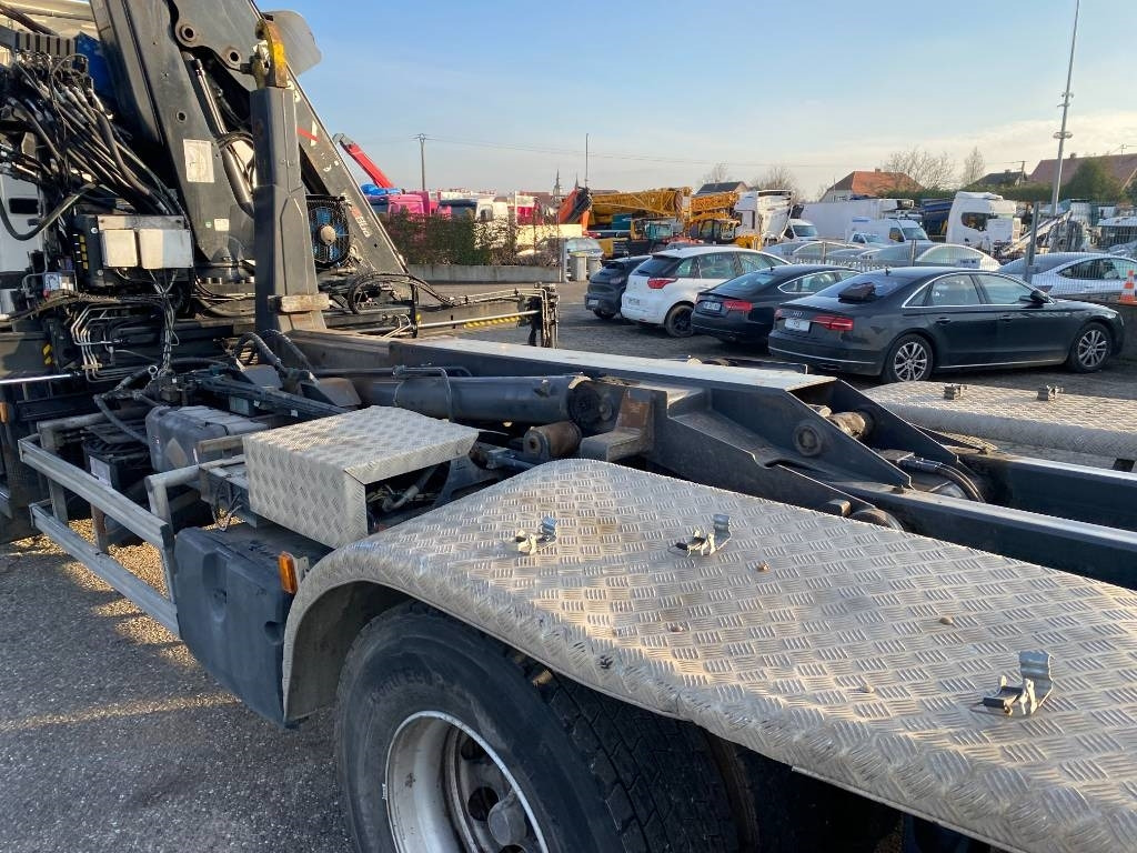 Camion ampliroll Scania P360/HYVALIFT/HIAB 144B a réparer