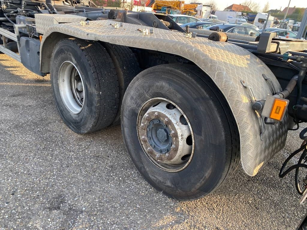 Camion ampliroll Scania P360/HYVALIFT/HIAB 144B a réparer