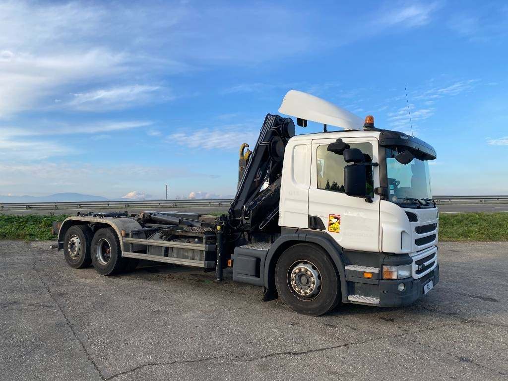 Camion ampliroll Scania P360/HYVALIFT/HIAB 144B a réparer
