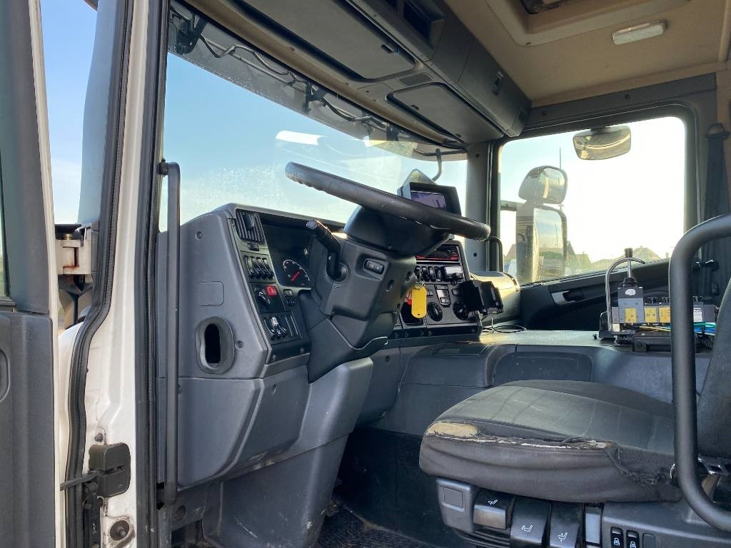 Camion ampliroll Scania P360/HYVALIFT/HIAB 144B a réparer