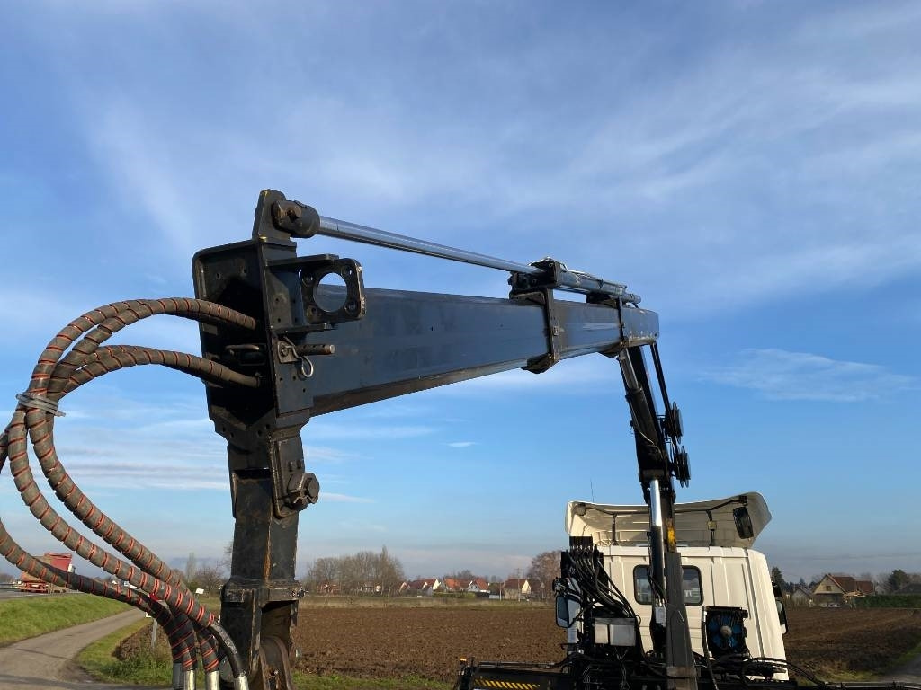 Camion ampliroll Scania P360/HYVALIFT/HIAB 144B a réparer