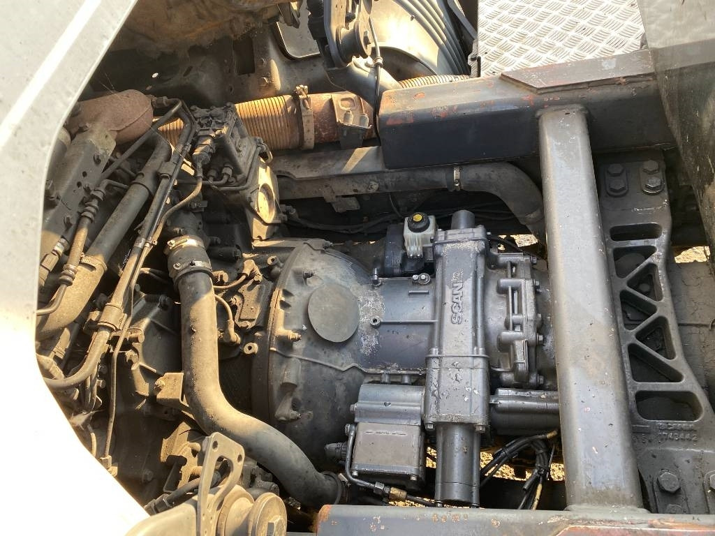 Camion ampliroll Scania P360/HYVALIFT/HIAB 144B a réparer