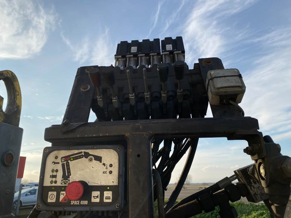 Camion ampliroll Scania P360/HYVALIFT/HIAB 144B a réparer