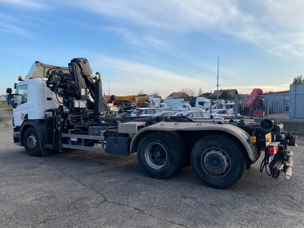 Camion ampliroll Scania P360/HYVALIFT/HIAB 144B a réparer