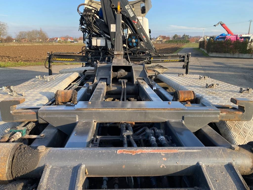 Camion ampliroll Scania P360/HYVALIFT/HIAB 144B a réparer