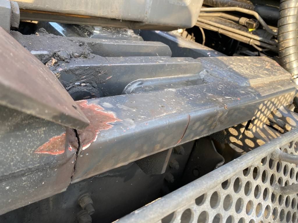 Camion ampliroll Scania P360/HYVALIFT/HIAB 144B a réparer