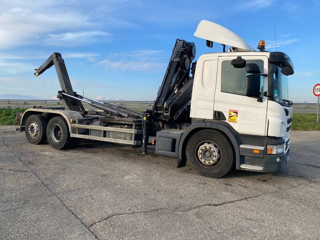 Camion ampliroll Scania P360/HYVALIFT/HIAB 144B a réparer