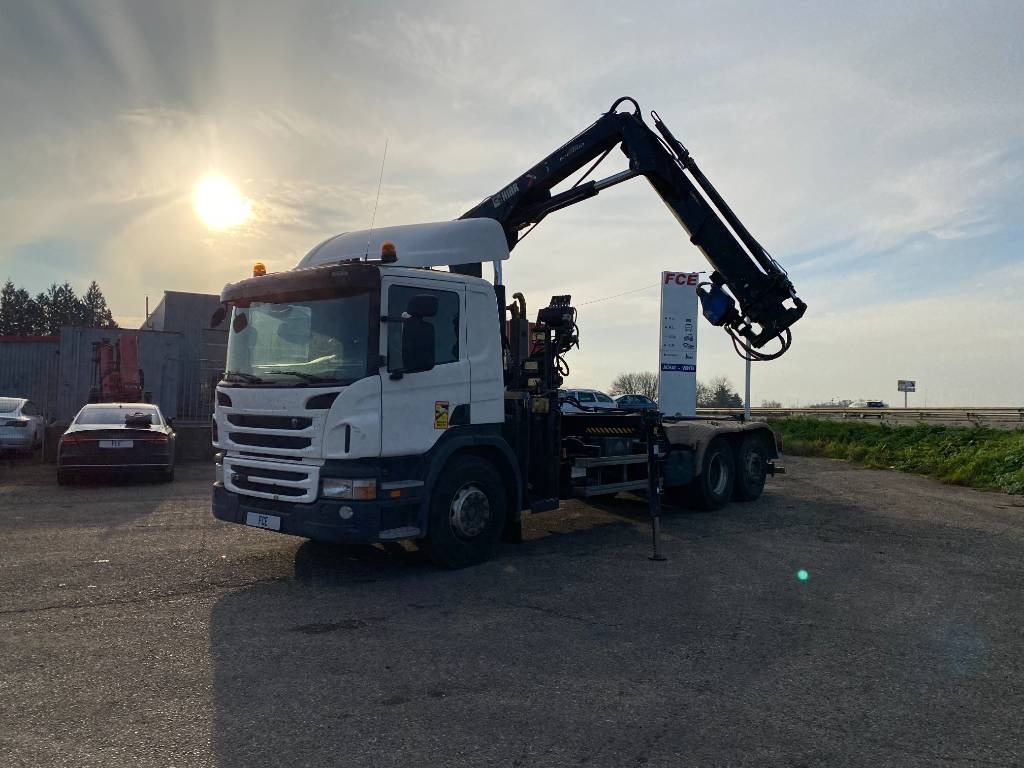 Camion ampliroll Scania P360/HYVALIFT/HIAB 144B a réparer