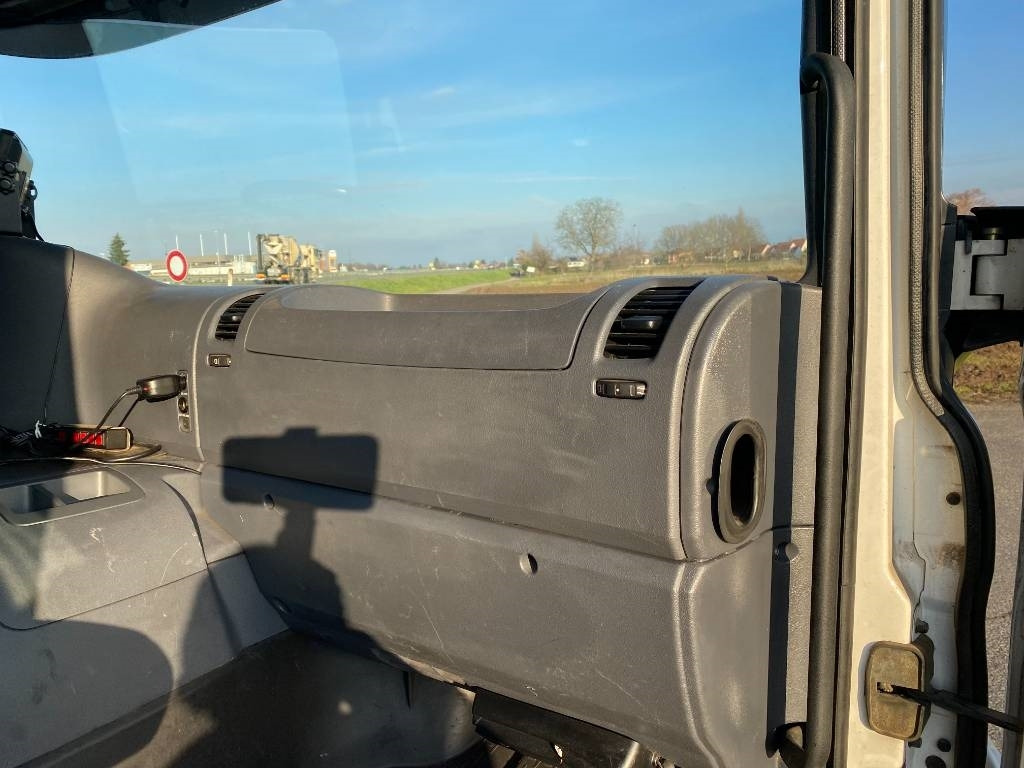 Camion ampliroll Scania P360/HYVALIFT/HIAB 144B a réparer