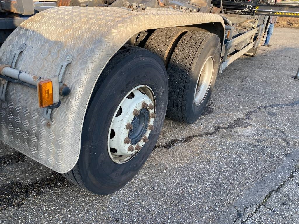 Camion ampliroll Scania P360/HYVALIFT/HIAB 144B a réparer