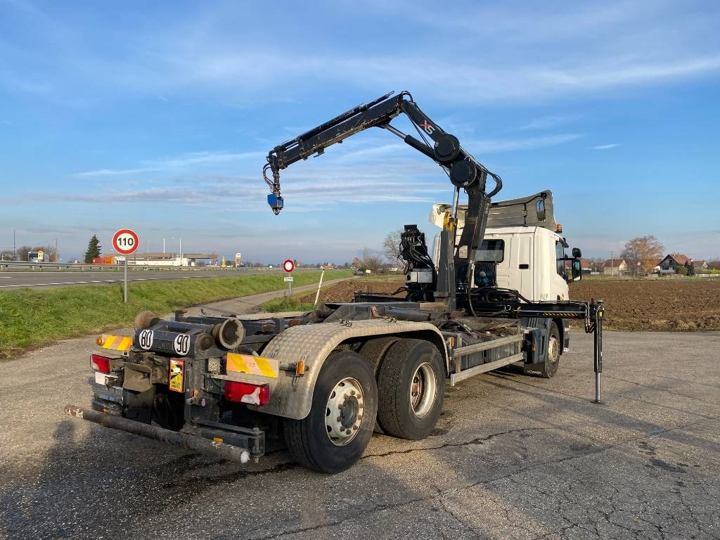 Camion ampliroll Scania P360/HYVALIFT/HIAB 144B a réparer