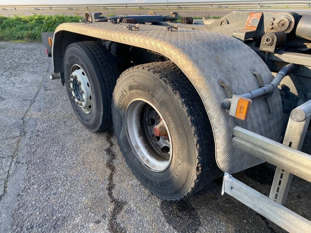 Camion ampliroll Scania P360/HYVALIFT/HIAB 144B a réparer