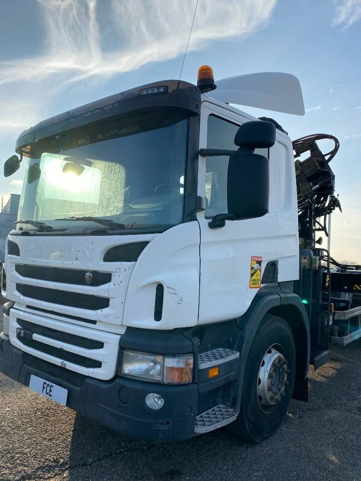 Camion ampliroll Scania P360/HYVALIFT/HIAB 144B a réparer