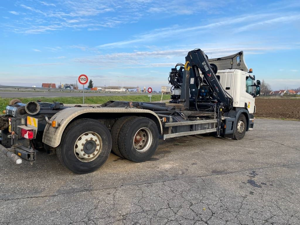 Camion ampliroll Scania P360/HYVALIFT/HIAB 144B a réparer