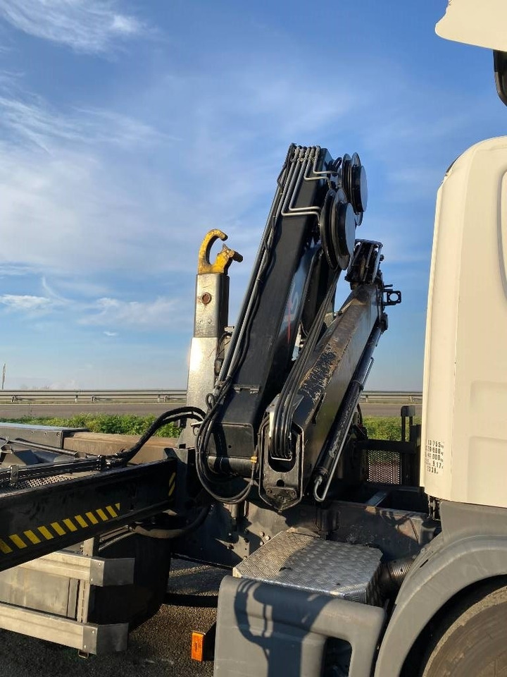 Camion ampliroll Scania P360/HYVALIFT/HIAB 144B a réparer